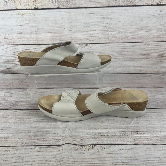 Dansko Maddy Womens Sz EU 42 US 11.5-12 Sandals Ivory Milled Nubuck - Picture 2 of 9